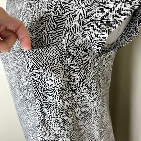 Joie 100% Silk Top XS Black White Cap Sleeve Keyhole Office Work Casual Pocket - Picture 5 of 10